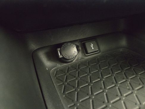 Used 2021 Toyota RAV4 XLE Premium AWD/4WD image 27