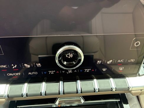 New 2026 GMC Yukon Denali w/ Denali Reserve Package RWD image 17