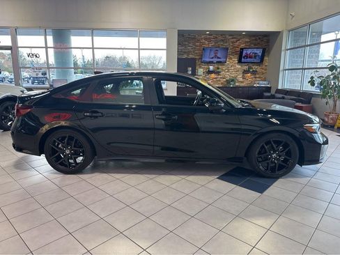 Used 2025 Honda Civic Sport image 14