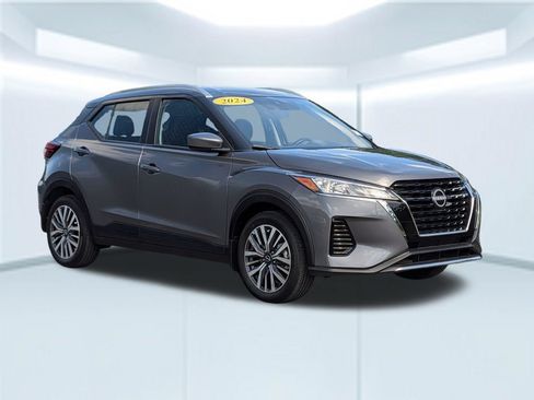 Used 2024 Nissan Kicks SV FWD image 8