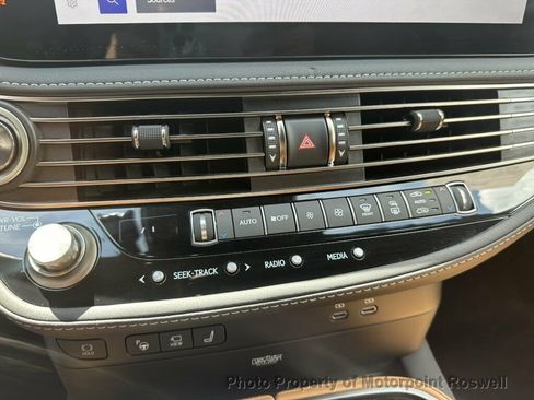 Used 2024 Lexus LS 500h AWD w/ Luxury Package image 20