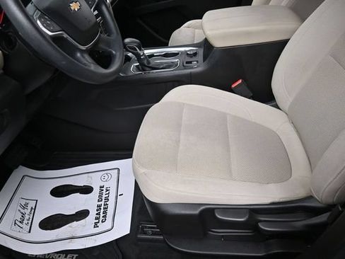 Used 2022 Chevrolet Traverse LS FWD image 15