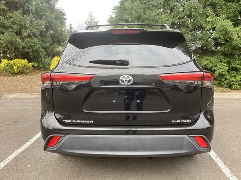 Used 2023 Toyota Highlander XLE image 19