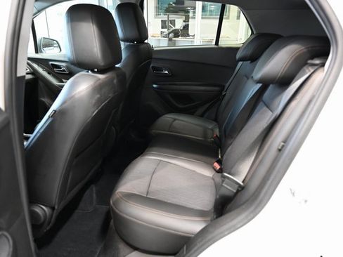 Used 2022 Chevrolet Trax LT w/ Sport Edition image 11