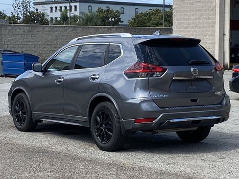 Used 2019 Nissan Rogue S w/ Special Edition Package FWD image 4