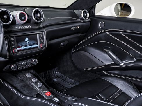 Used 2015 Ferrari California T image 26