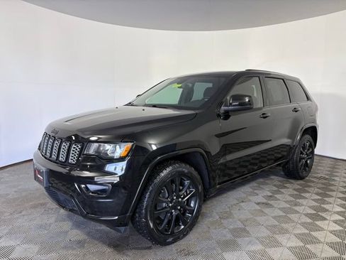 Certified 2018 Jeep Grand Cherokee Altitude AWD/4WD image 3