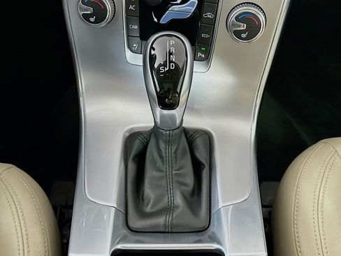 Used 2018 Volvo S60 T5 Dynamic w/ Vision Package FWD image 25