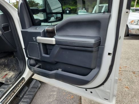 Used 2022 Ford F250 Lariat w/ Black Appearance Package AWD/4WD image 23