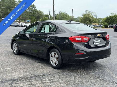 Used 2017 Chevrolet Cruze LS FWD image 20