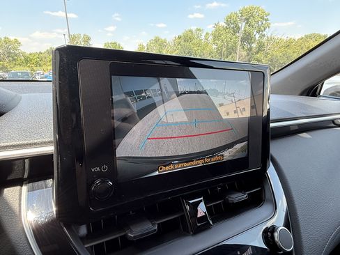 Used 2025 Toyota Corolla Cross AWD Hybrid image 28