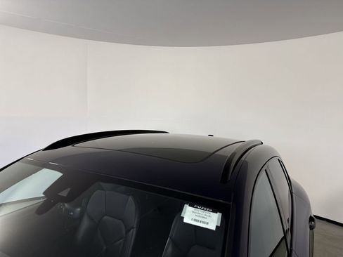Certified 2022 Porsche Macan S w/ Premium Package Plus AWD/4WD image 17