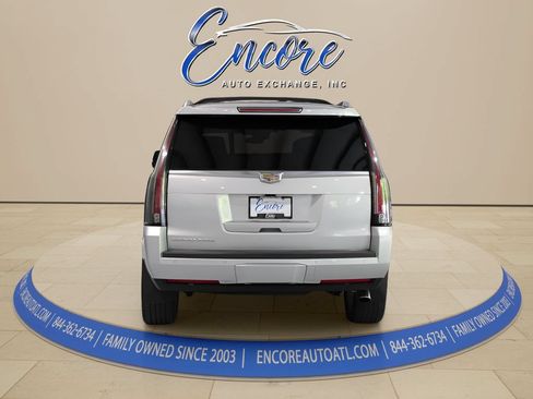 Used 2017 Cadillac Escalade Premium Luxury AWD/4WD image 4