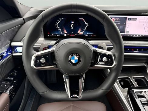 Used 2025 BMW 740i xDrive w/ Premium Package AWD/4WD image 14