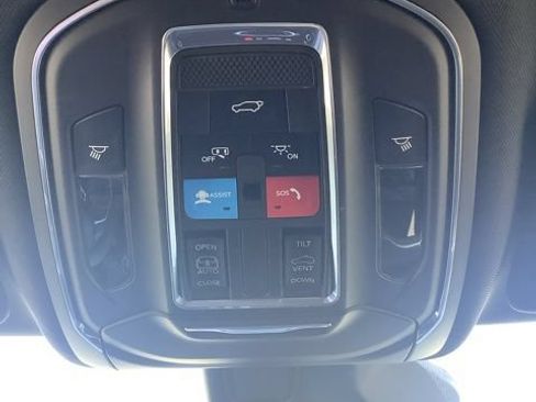 Used 2023 Jeep Grand Cherokee Altitude AWD/4WD image 33