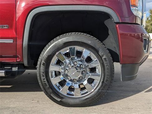 Used 2017 GMC Sierra 2500 Denali w/ Duramax Plus Package image 12