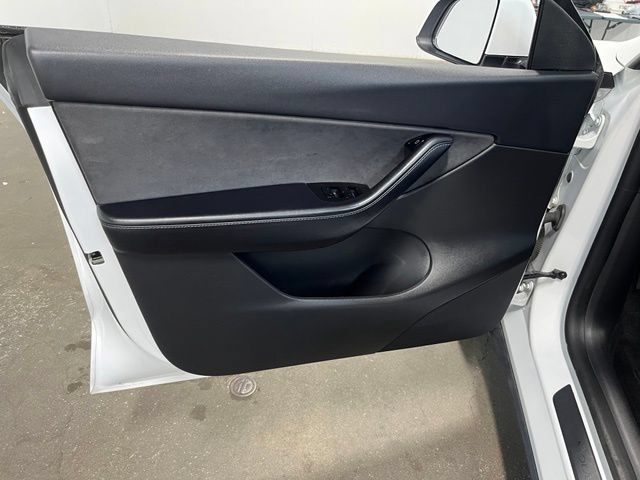 Used 2020 Tesla Model Y Long Range AWD/4WD image 25