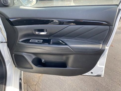 Used 2018 Mitsubishi Outlander GT image 37