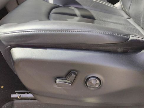 Used 2023 Chrysler Pacifica Touring-L FWD image 18