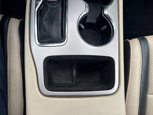 Used 2021 Jeep Grand Cherokee Laredo AWD/4WD image 26