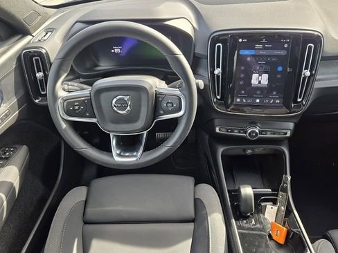 Certified 2023 Volvo C40 Recharge Core image 16