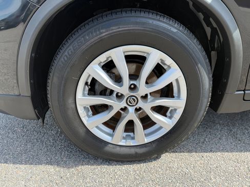 Used 2020 Nissan Rogue SV image 13