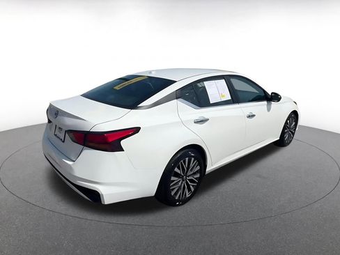 Used 2025 Nissan Altima 2.5 SV FWD image 15