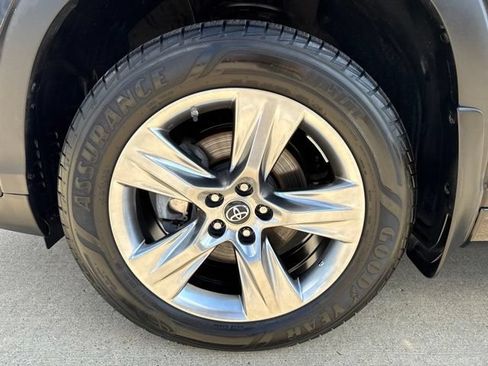 Certified 2019 Toyota Highlander Limited Platinum AWD/4WD image 6