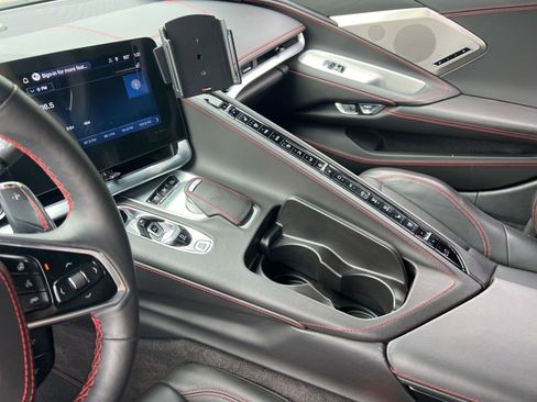 Used 2025 Chevrolet Corvette Stingray Premium Cpe w/ Z51 Performance Package RWD image 28