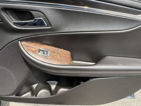 Used 2015 Chevrolet Impala LT w/ Convenience Package FWD image 18