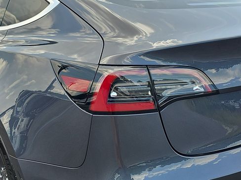 Used 2018 Tesla Model 3 Mid Range RWD image 31