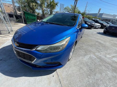 Used 2017 Chevrolet Cruze LT w/ Convenience Package FWD image 15