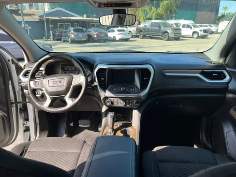 Used 2017 GMC Acadia SLE FWD image 12