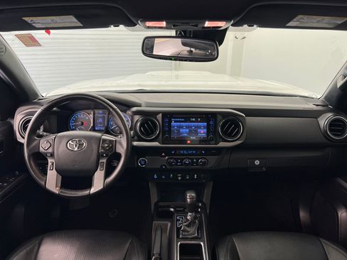 Used 2019 Toyota Tacoma TRD Sport image 15