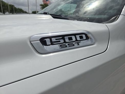 Used 2025 RAM 1500 Laramie AWD/4WD image 29