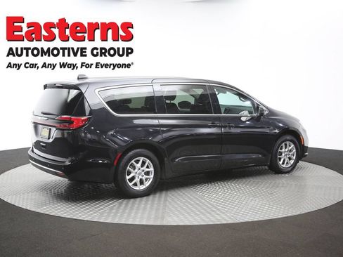 Used 2023 Chrysler Pacifica Touring-L FWD image 44