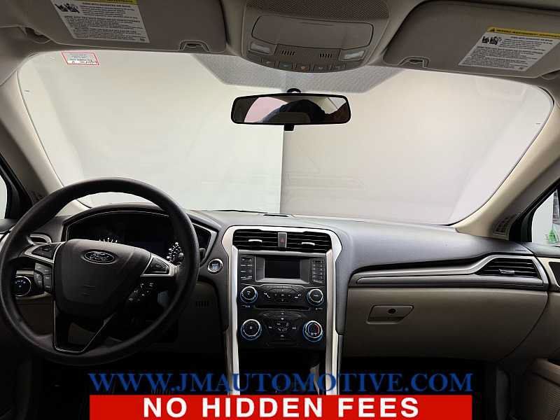 Used 2018 Ford Fusion SE FWD image 11