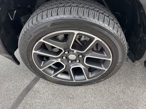 Used 2019 RAM 1500 Laramie image 40