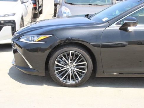 Certified 2025 Lexus ES 300h w/ Premium Package FWD image 4
