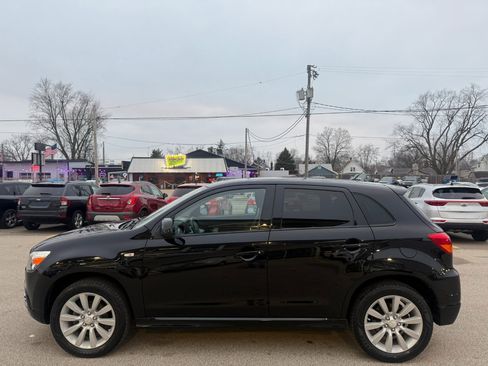 Used 2011 Mitsubishi Outlander Sport SE image 2