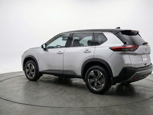 Used 2025 Nissan Rogue SV AWD/4WD image 6