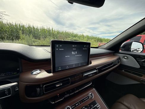 Used 2022 Lincoln Aviator Grand Touring w/ Equipment Group 301A AWD/4WD image 19