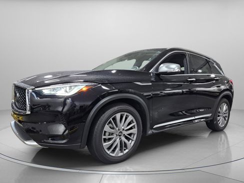 Certified 2025 INFINITI QX50 Luxe w/ Accent Package image 2