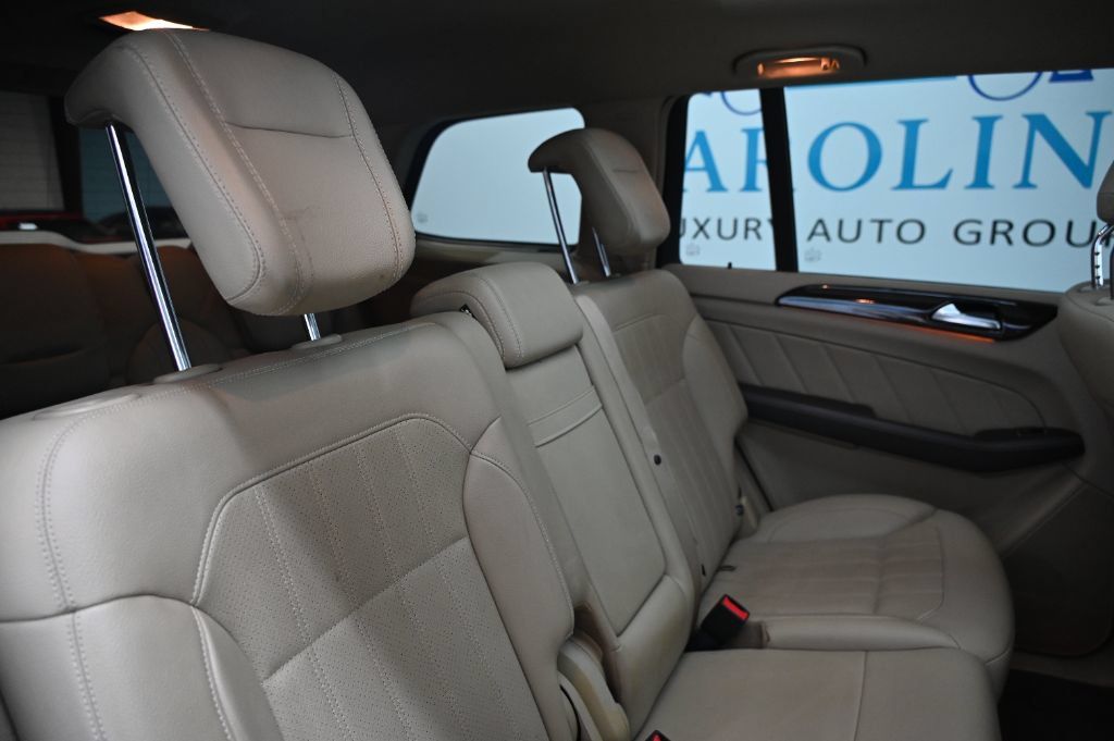 Used 2016 Mercedes-Benz GL 320 BlueTEC 4MATIC w/ Premium I Package image 38