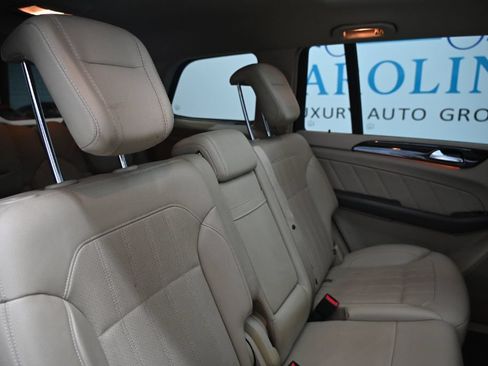 Used 2016 Mercedes-Benz GL 320 BlueTEC 4MATIC w/ Premium I Package image 38