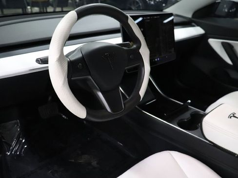 Used 2020 Tesla Model 3 Standard Range Plus image 10