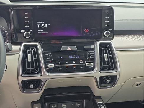 Used 2022 Kia Sorento EX image 18