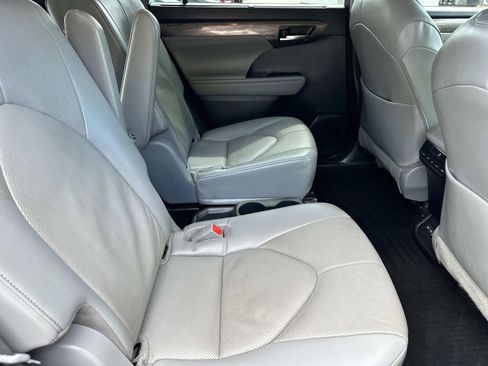 Used 2023 Toyota Highlander Limited image 23