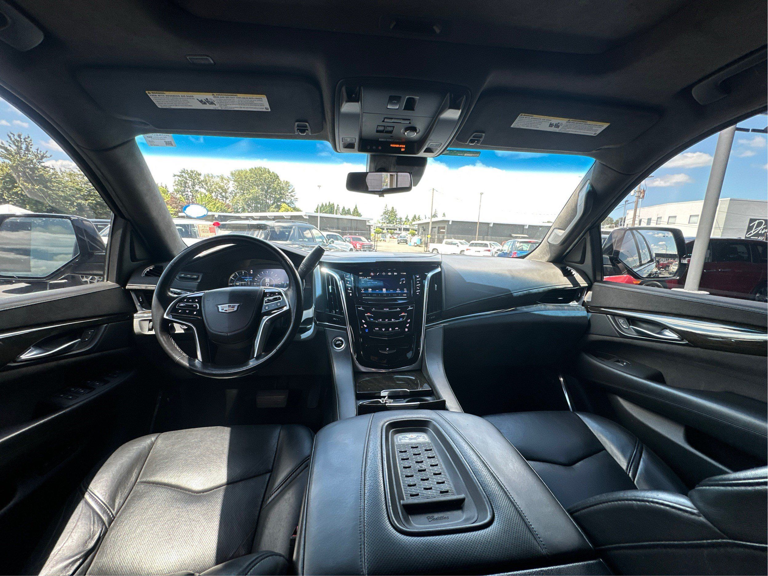 Used 2017 Cadillac Escalade Platinum AWD/4WD image 31