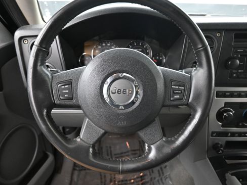 Used 2006 Jeep Commander Base image 12